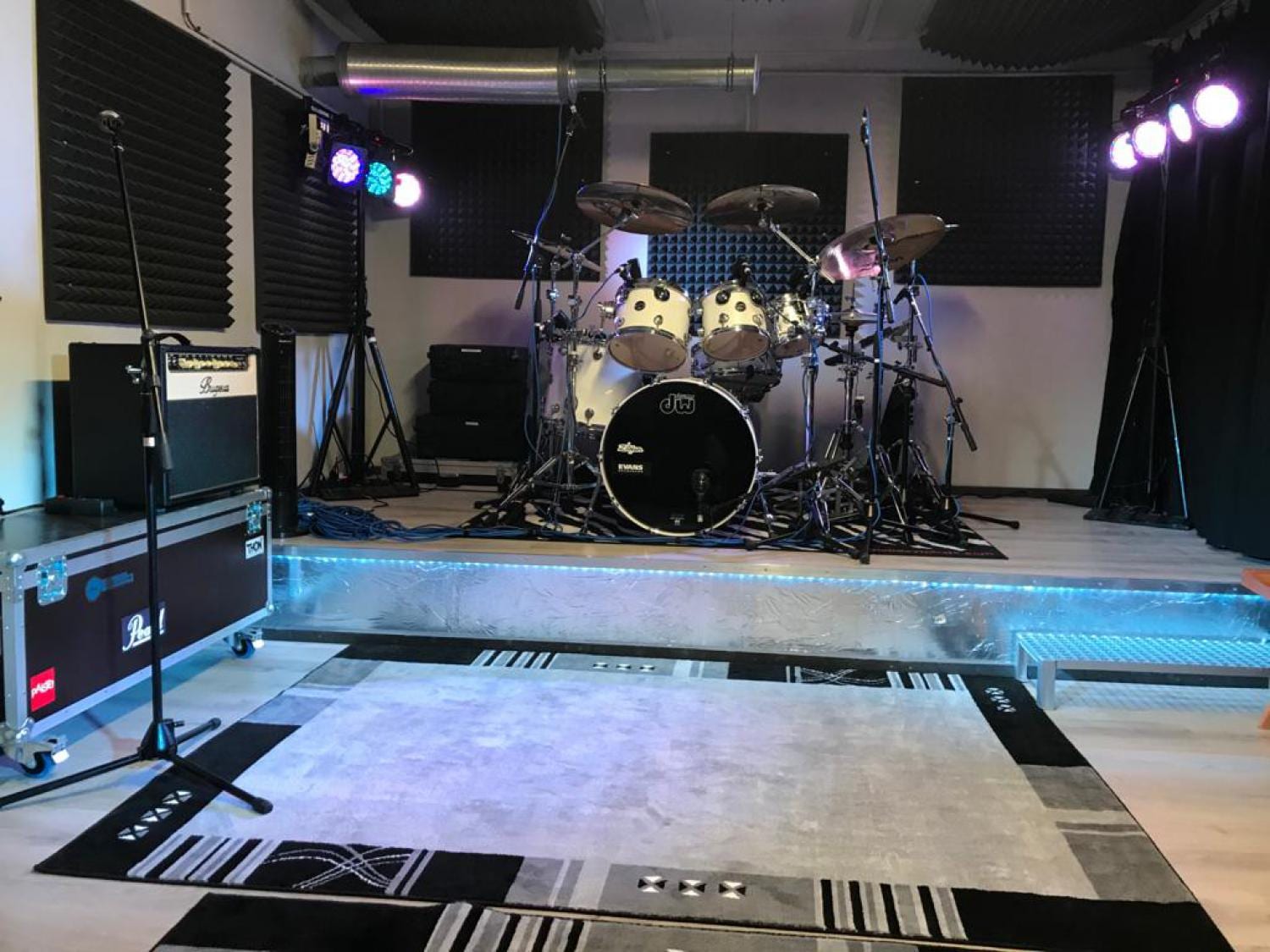 Historische Aufnahme eines Raum- oder Bühnenbereichs 11 im Musikbunker Frankfurt Römerstadt