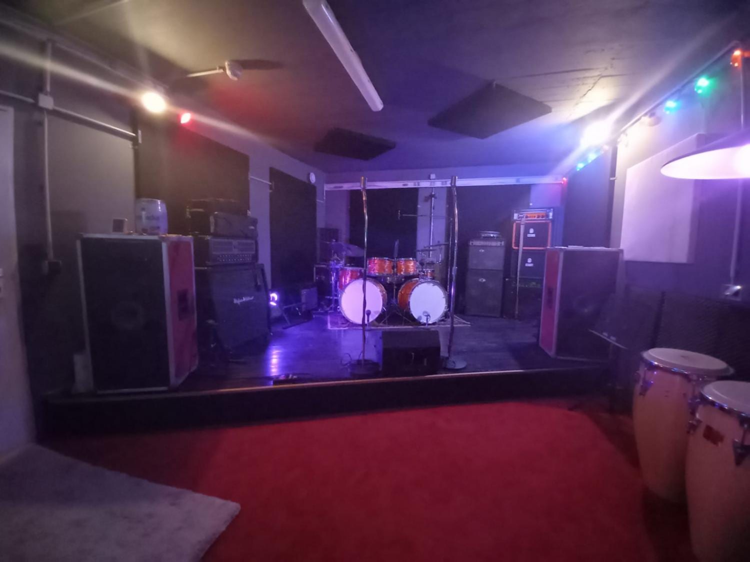 Historische Aufnahme eines Raum- oder Bühnenbereichs 13 im Musikbunker Frankfurt Römerstadt