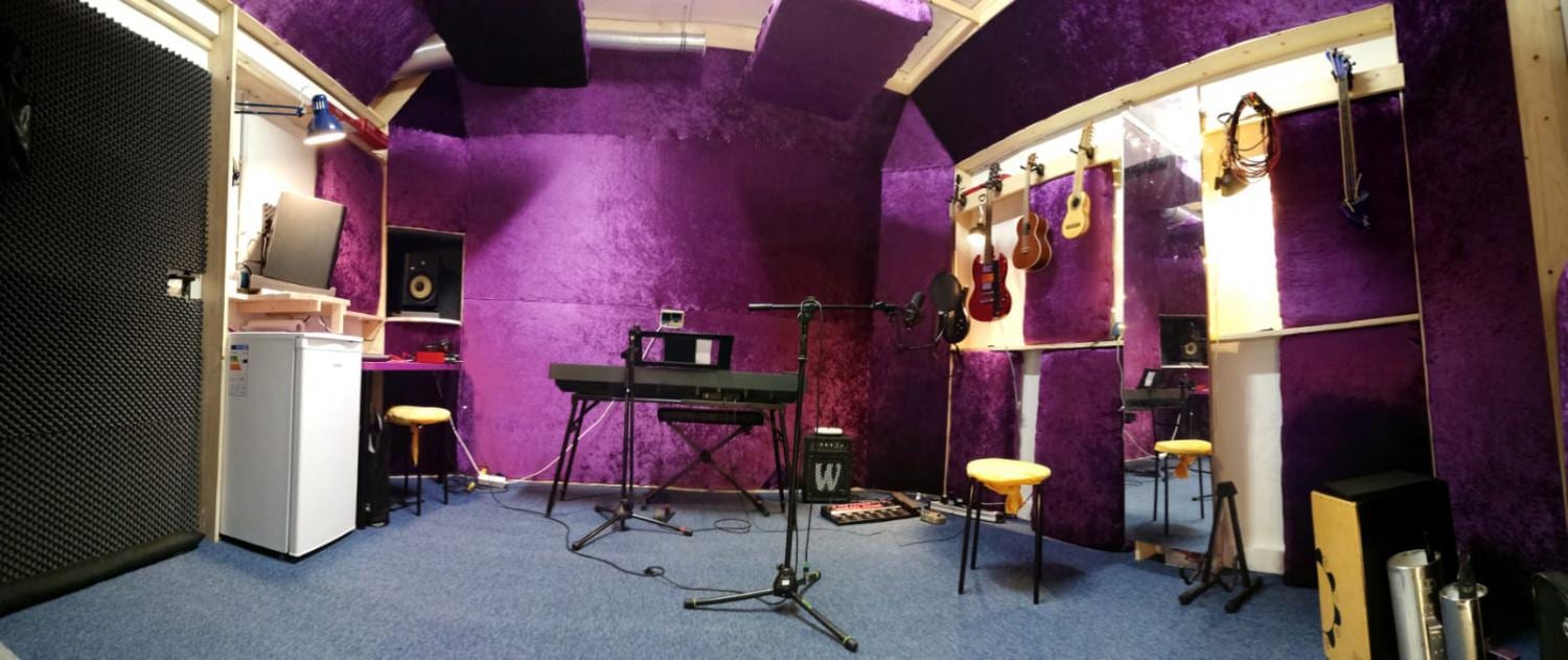Historische Aufnahme eines Raum- oder Bühnenbereichs 15 im Musikbunker Frankfurt Römerstadt