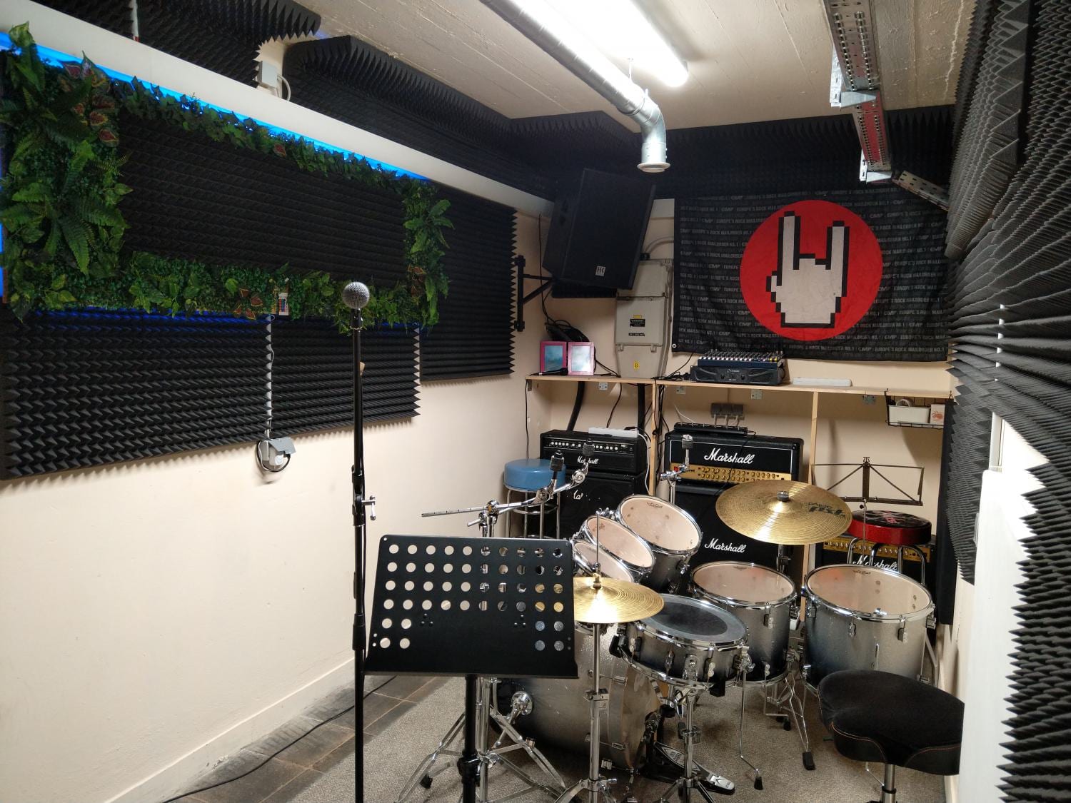 Historische Aufnahme eines Raum- oder Bühnenbereichs 39 im Musikbunker Frankfurt Römerstadt